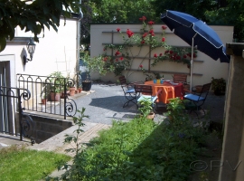 Garten mit Sitzgruppe (Privatbereich zur Ferienwohnung) Vorschau 1